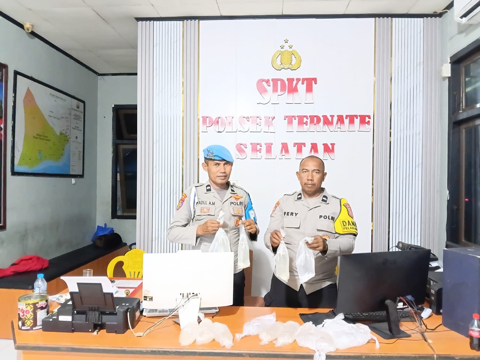 Polsek Ternate Selatan Amankan Puluhan Kemasan Miras Jenis Cap Tikus di Bastiong Talangame