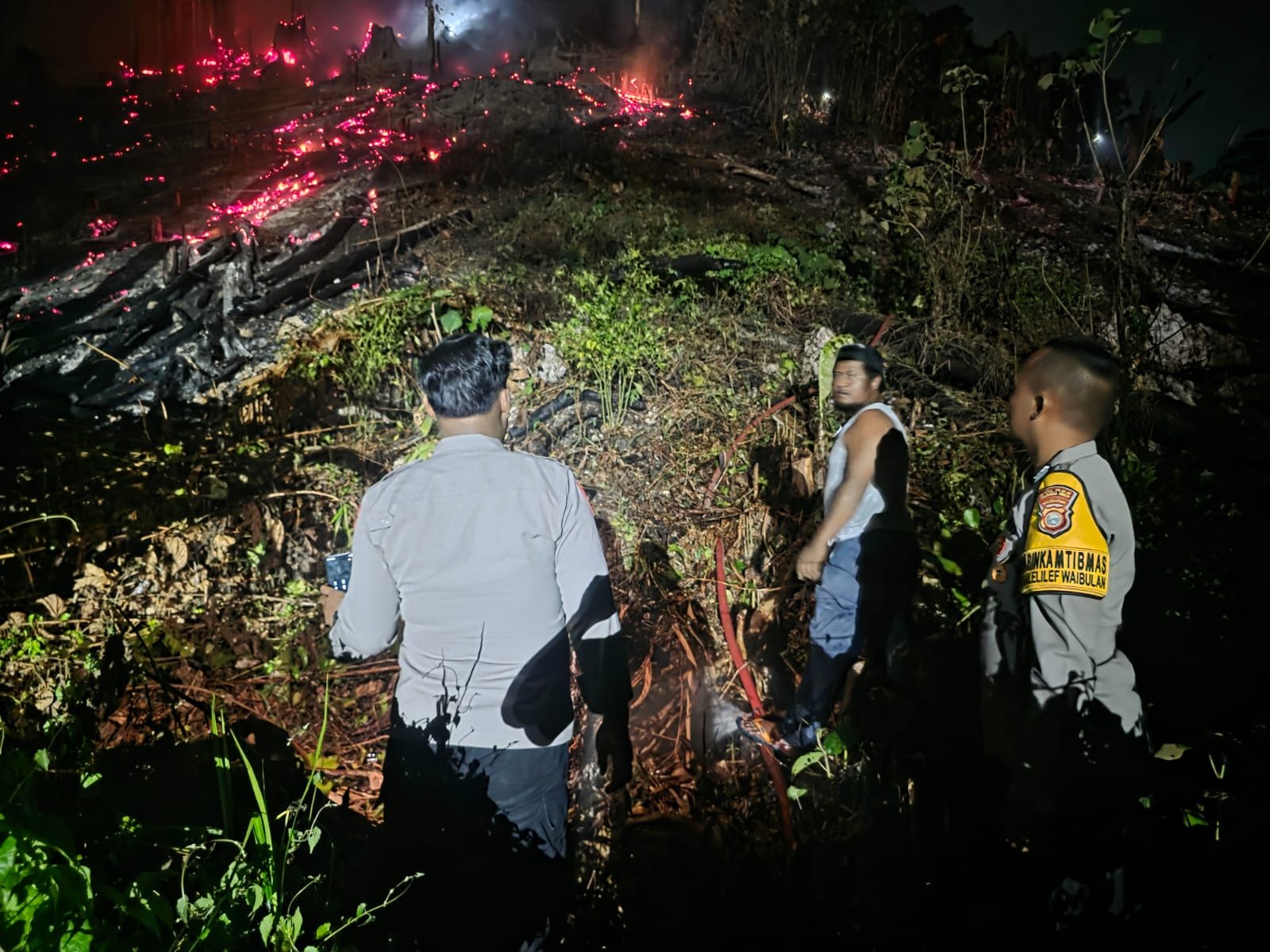 Satgas Karhutla Polres Halteng Bergerak Cepat, Api di Kebun Warga Sawai Itepo Berhasil Dijinakkan