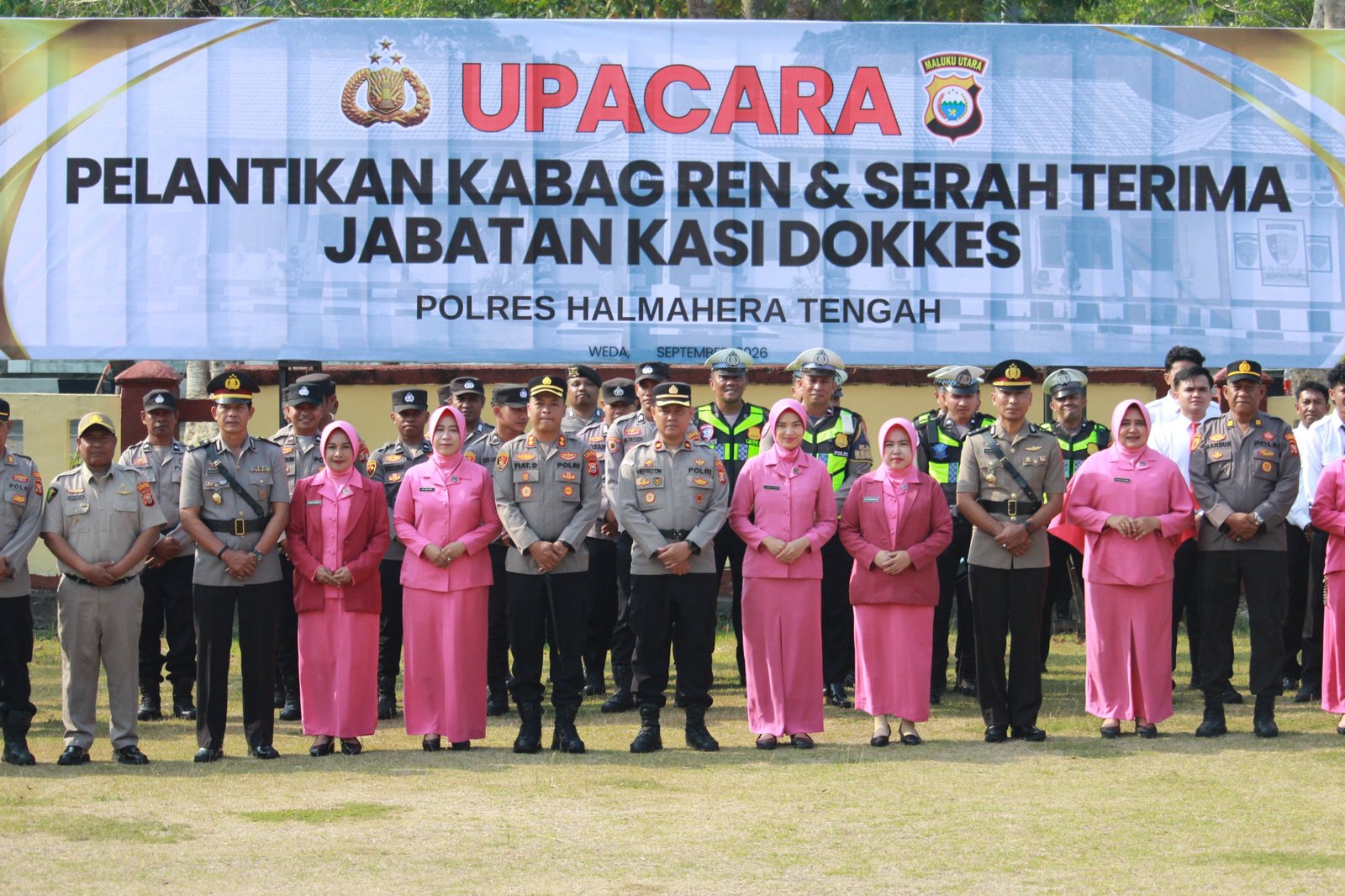 KAPOLRES HALTENG PIMPIN UPACARA PELANTIKAN KABAG REN DAN SERAH TERIMA JABATAN KASI DOKKES POLRES HALMAHERA TENGAH