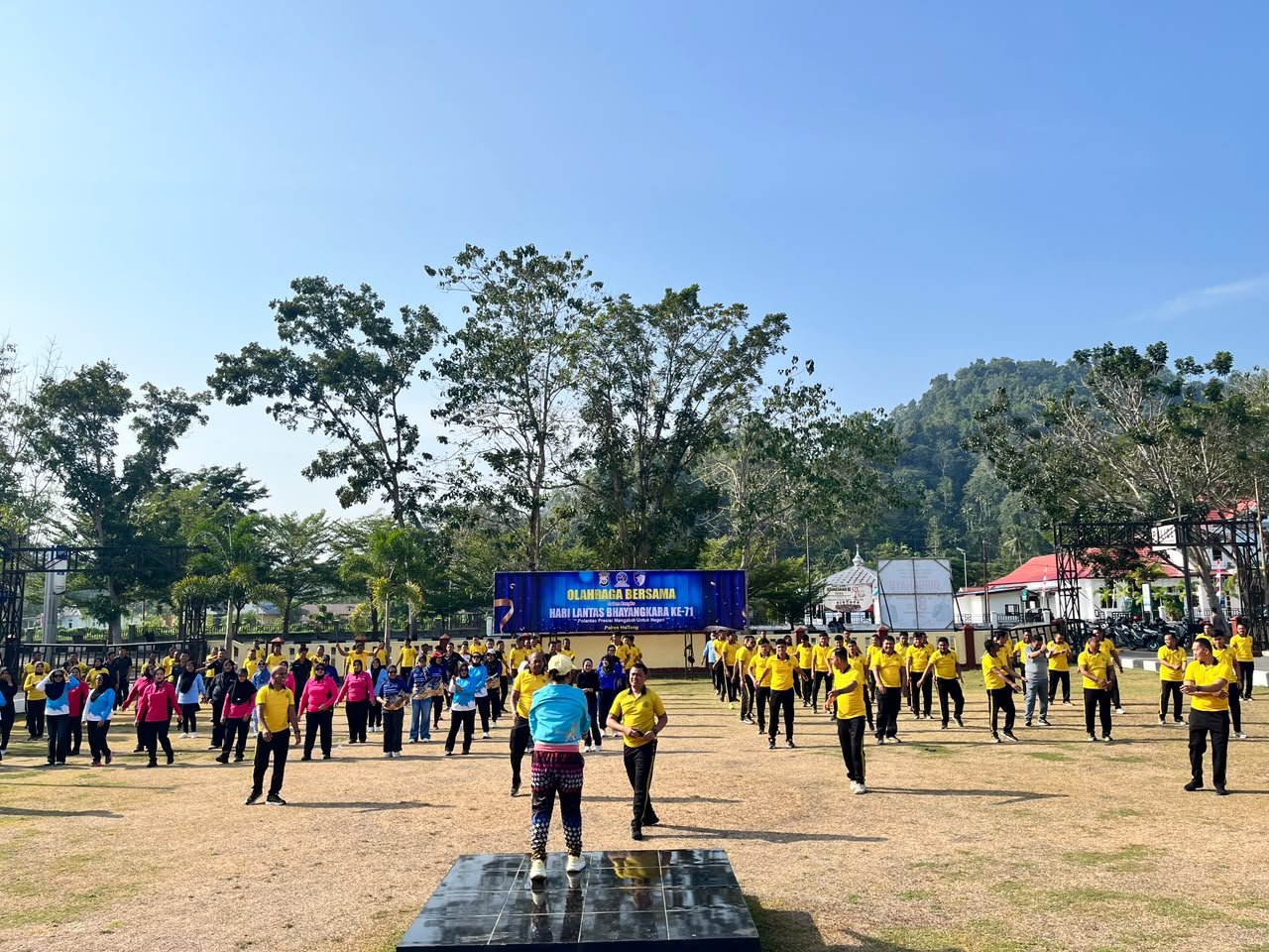Sat Lantas Polres Halmahera Tengah Gelar Olahraga Bersama dan Pembagian Doorprize dalam Rangka Hari Lalu Lintas Bhayangkara ke-71