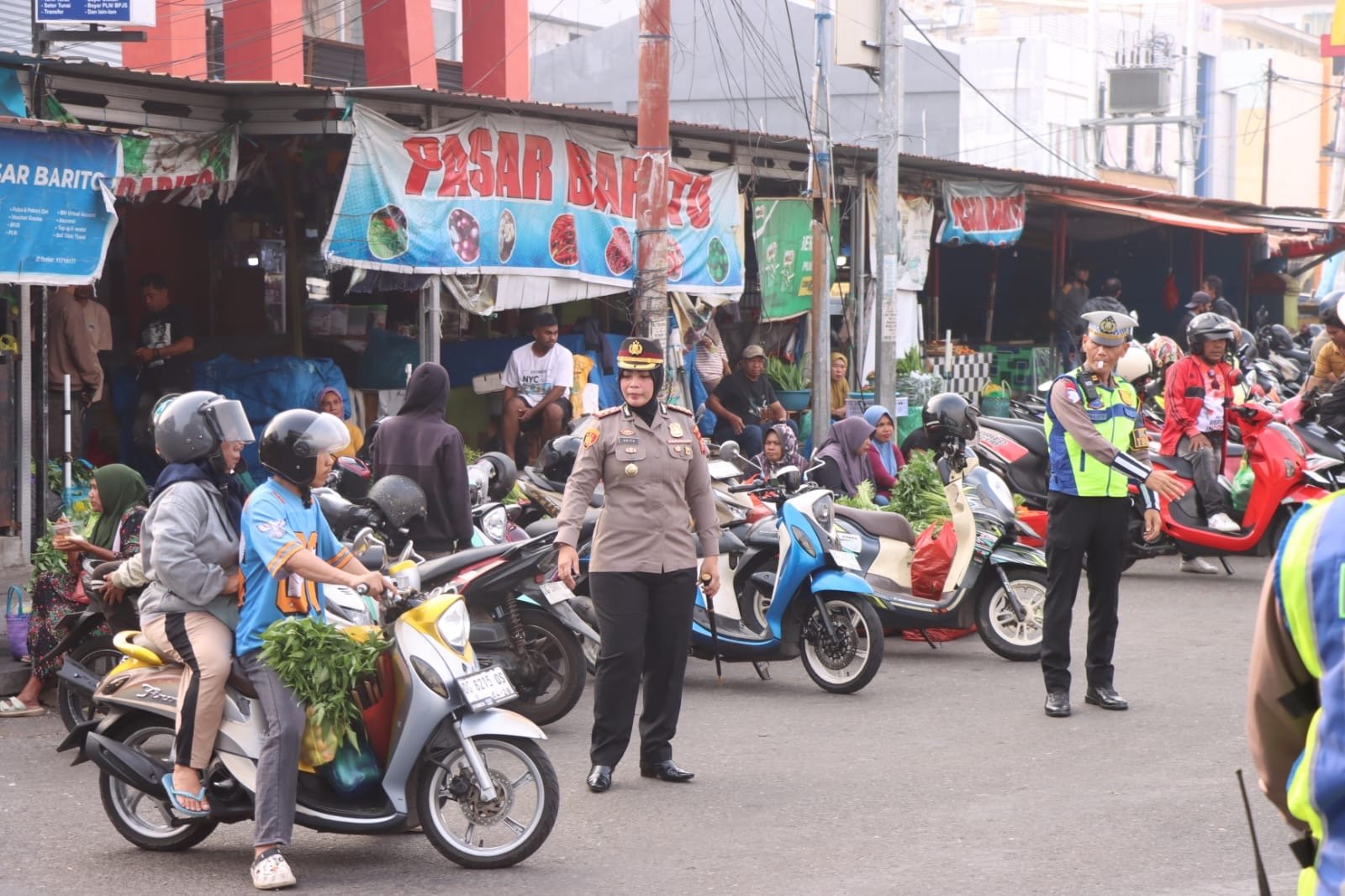 Di Balik Pengaturan Lalu Lintas, Ada Komitmen Polisi Melayani Masyarakat
