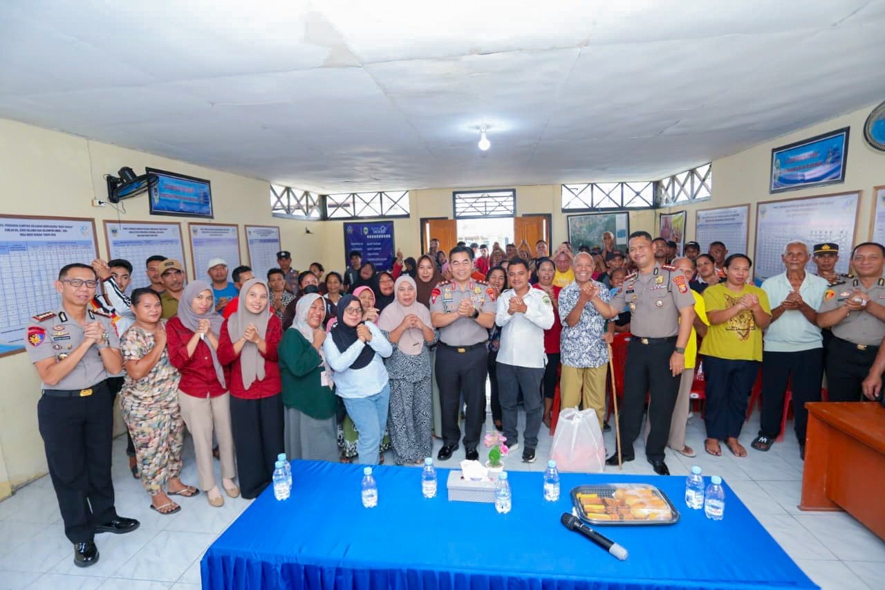 Kapolda Maluku Utara Kumpul Bersama Masyarakat di Desa Bukit Durian, Serap Aspirasi dan Perkuat Kepedulian Kamtibmas