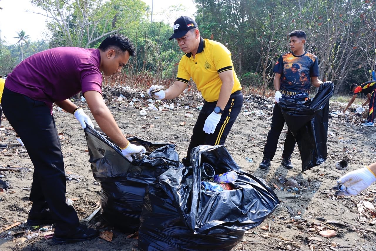 Tingkatkan Kepedulian Lingkungan, Kapolda Maluku Utara Ajak Masyarakat Jaga Pesisir melalui _Green Policing_