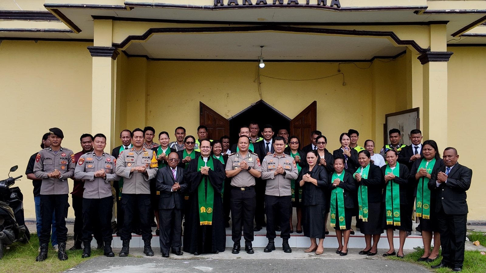 Minggu Kasih, Kapolres Halteng Ajak Jemaat Perkuat Sinergi Jaga Kamtibmas