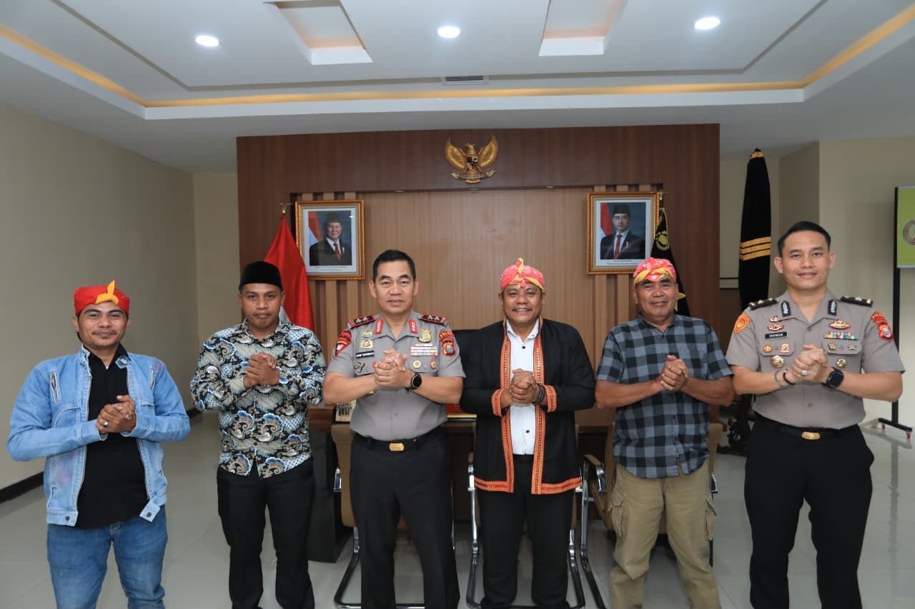 Perkuat Sinergi Jaga Kamtibmas, Kapolda Malut Terima Silaturahmi Suku Wayoli