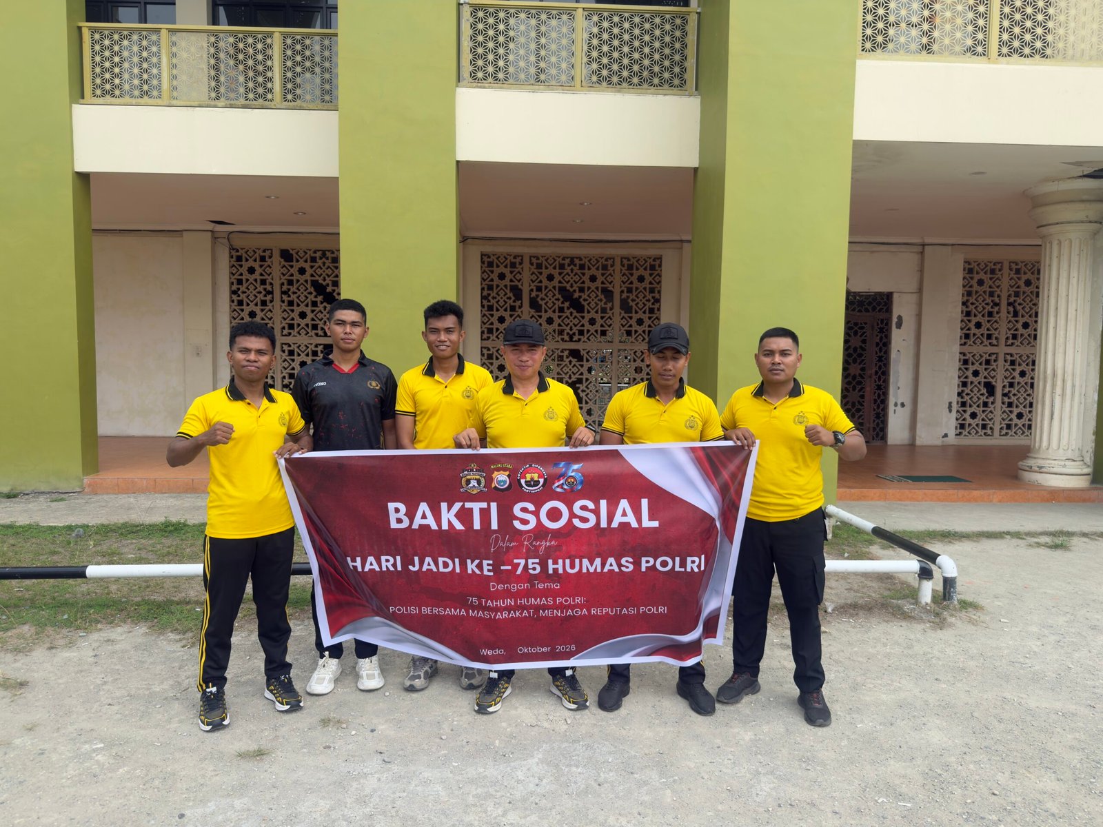Sambut HUT Humas Polri, Humas Polres Halteng Gelar Bakti Sosial di Masjid Baiturrahman Weda